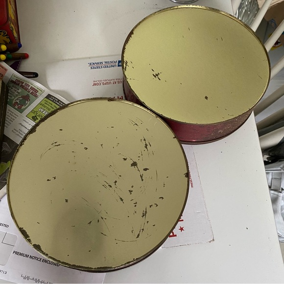 2 Currier & Ives Collectible Tins - Picture 4 of 5